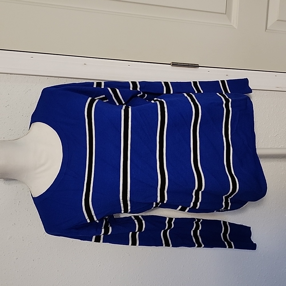 LIGHTWEIGHT LONG SLEEVE SWEATER
